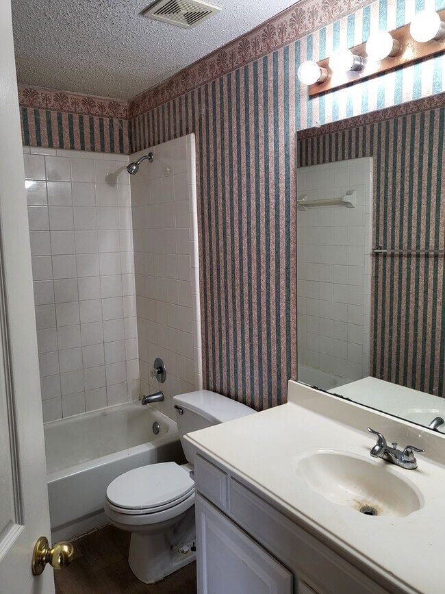 Building Photo - 6411 Clear Pool Dr