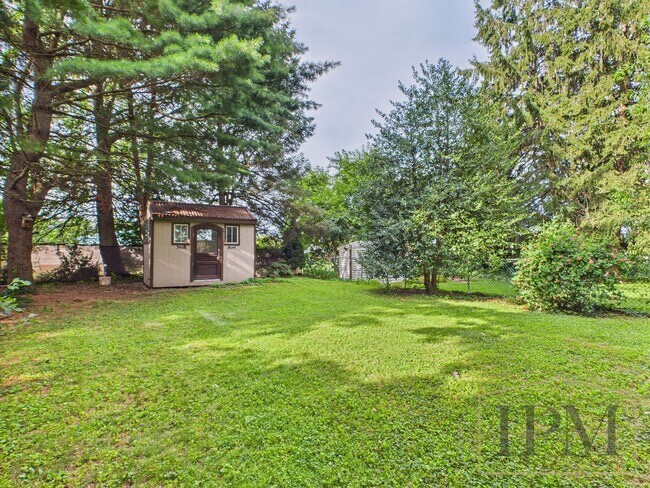 Building Photo - Coming Soon- Charming 3 Bedroom, 1.5 Bath ...