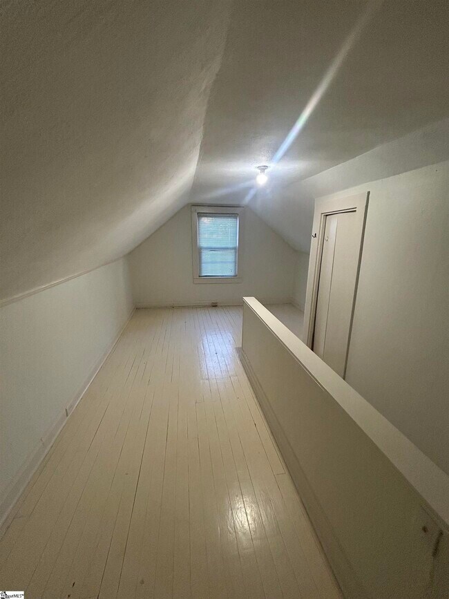 Building Photo - 9 W Mountainview Ave