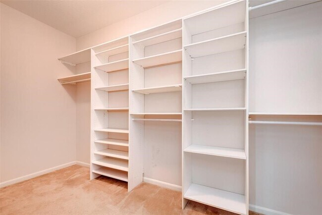 Building Photo - 34 N Longsford Cir