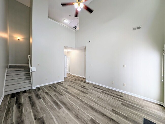 Building Photo - Move-In Ready Townhome with Downstairs Pri...