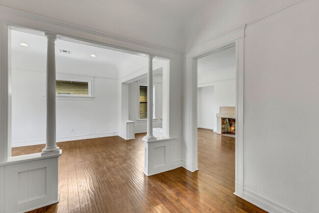 Building Photo - 1492 W 28th St