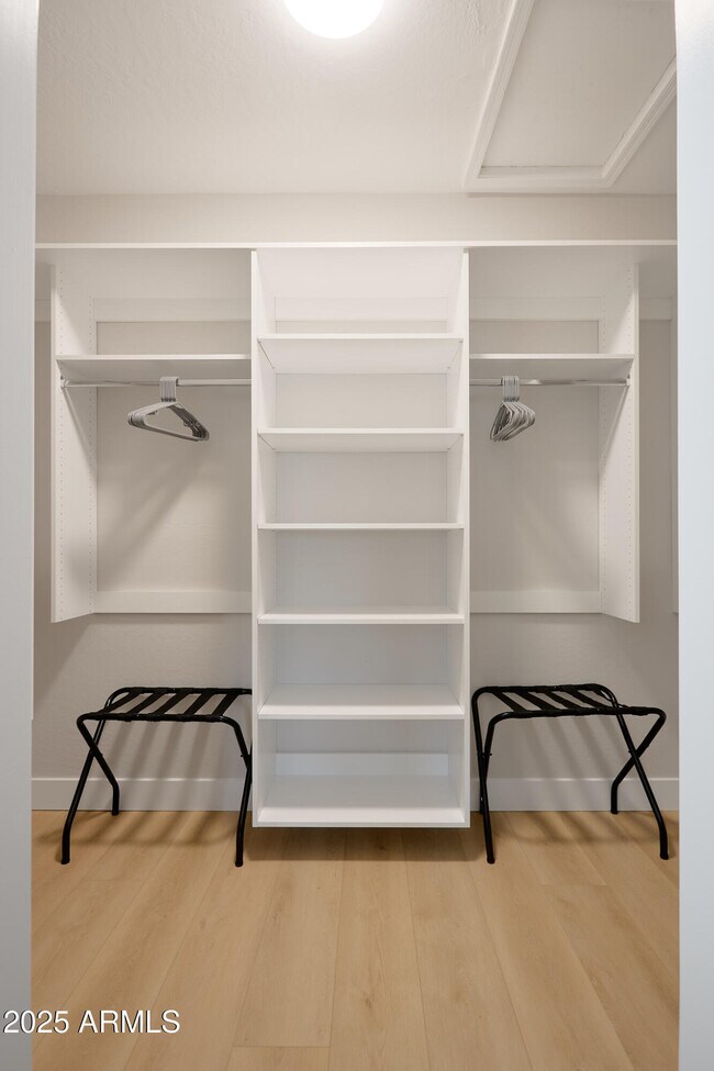 Building Photo - 3202 E Orange Dr