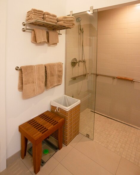 Teak Shower Bench All Cotton Towels - 1015 Dyer Dr