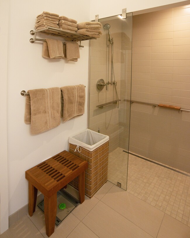 Teak Shower Bench All Cotton Towels - 1015 Dyer Dr