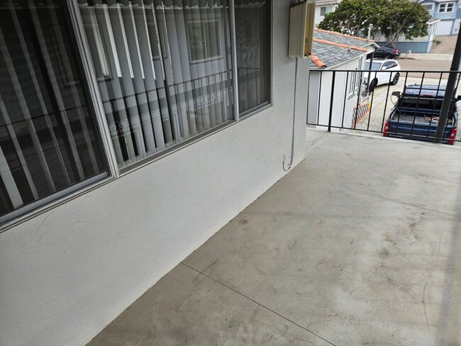 Building Photo - 2 Bedroom - 1 Bathroom unit in Point Loma