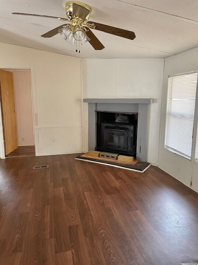 Building Photo - Near Bleeker Junction