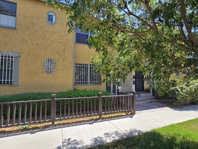 Building - 3454 West Blvd