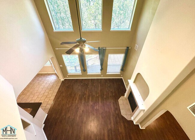 Building Photo - BEAUTIFUL 4 bed/2.5 bath near Stone Oak, j...