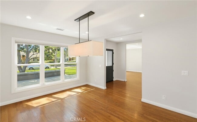 Building Photo - 933 W Riviera Dr