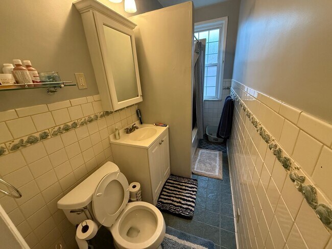 Building Photo - 1911 Jane St