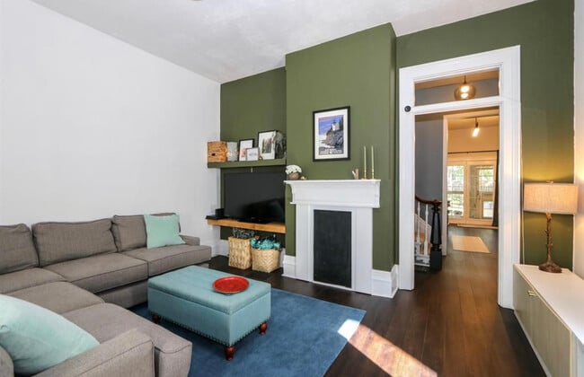 Building Photo - 223 Congress Ave