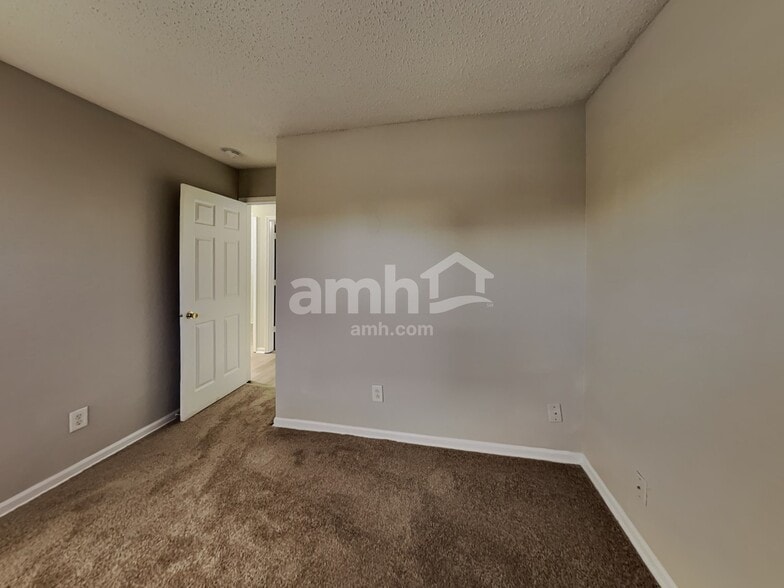 Building Photo - 630 Day Break Dr