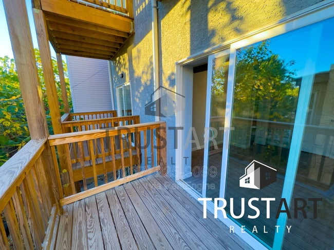 Building Photo - 2404 W Thompson St