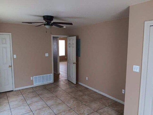 Building Photo - 3606 Littleleaf Dr