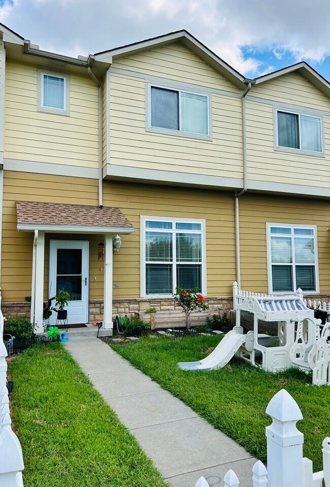 Building Photo - Beautifully Updated, Close to Fort Riley!
