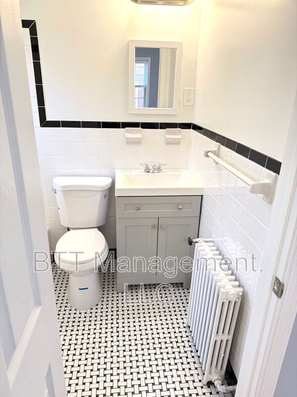 Building Photo - 8800 Plymouth St