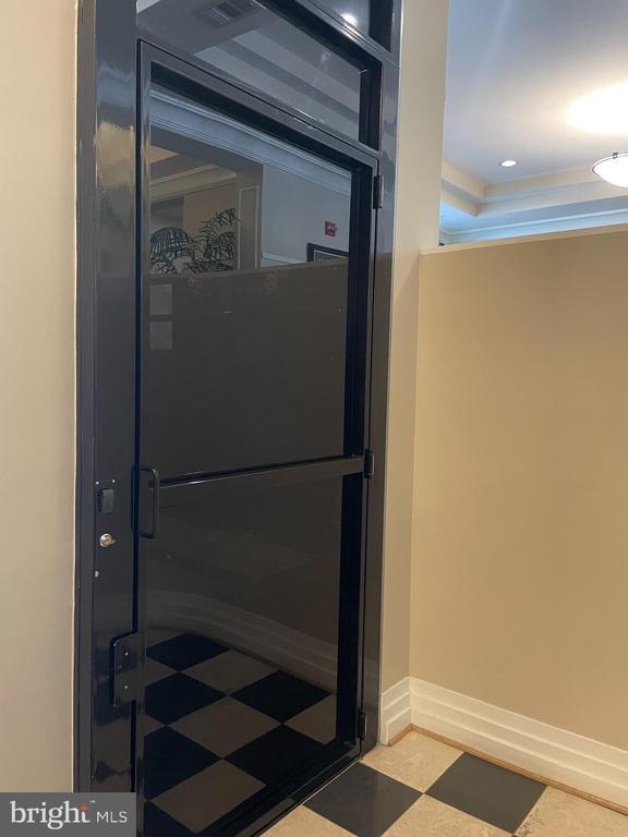 Building Photo - 4950 Brenman Park Dr