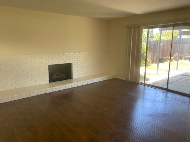 Building Photo - 4 bedroom Camarillo home
