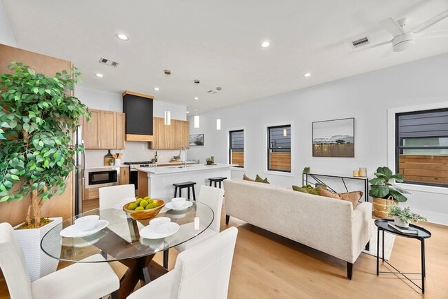 Building Photo - 122 E 31st St