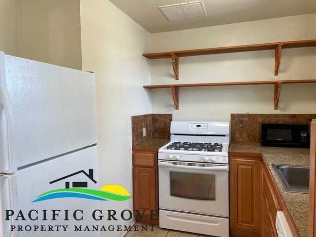 Building Photo - Available Soon! Two Bedroom with Bonus Room in Pacific Grove!