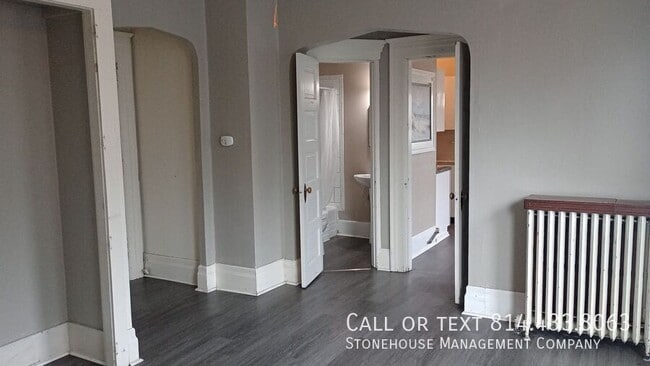 Building Photo - 440 W 10th St