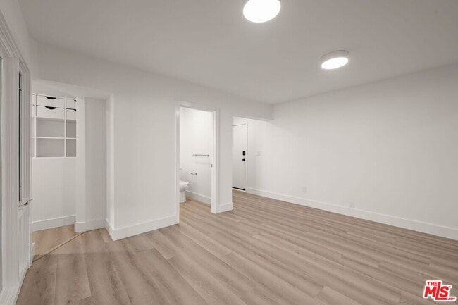 Building Photo - 6821 E Ocean Blvd