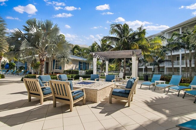 Building Photo - 315 Bay Colony Dr N