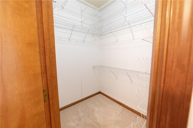 Building Photo - 487 Ravinia Way