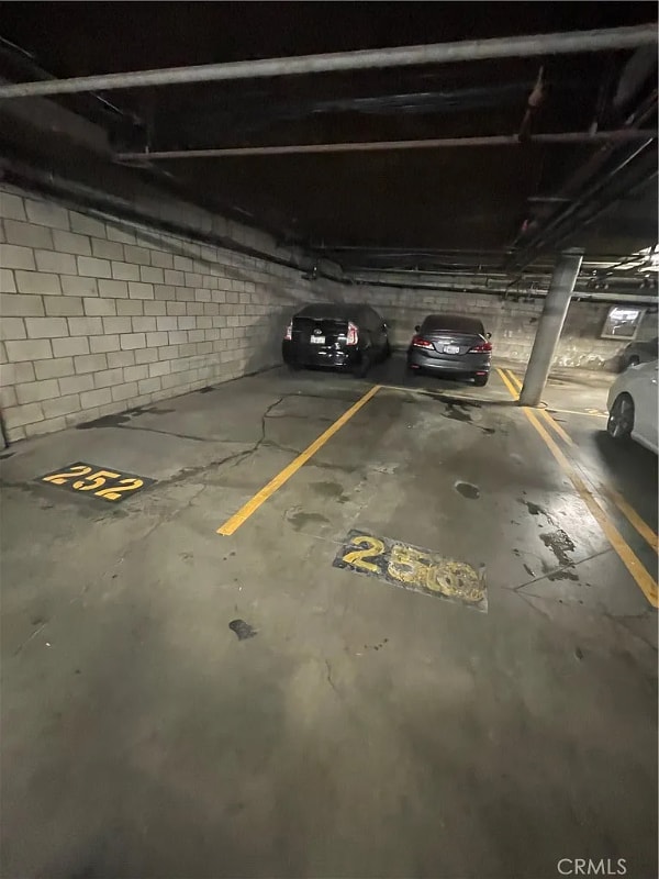 Building Photo - 5460 White Oak Ave