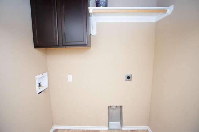 Building Photo - 4423 106th St