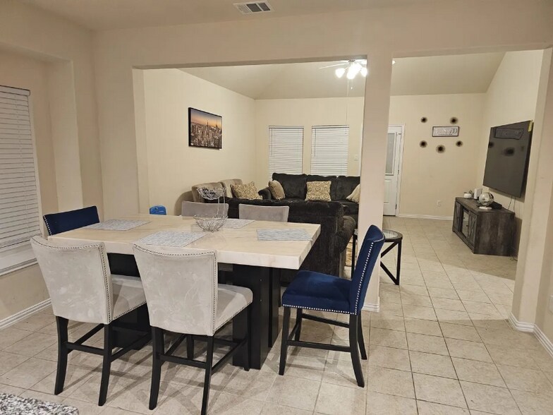 Building Photo - 4803 S Richwood Dr