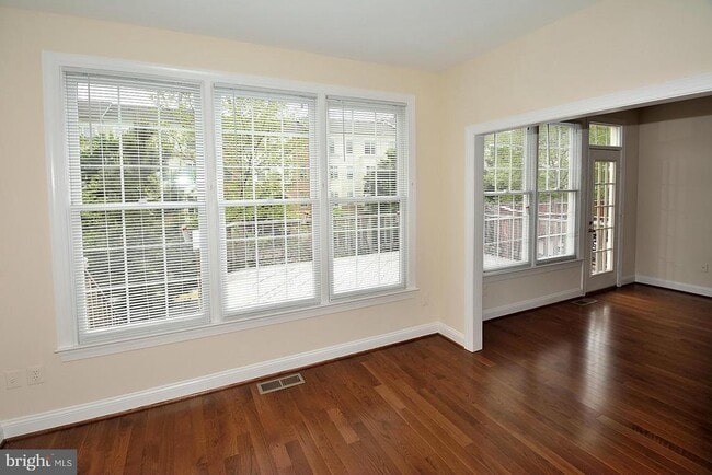 Building Photo - 9425 Van Arsdale Dr