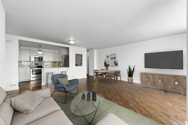 Building Photo - 4343 N Clarendon Ave