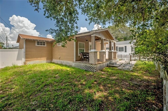 Building Photo - 1302 E Louisiana Ave