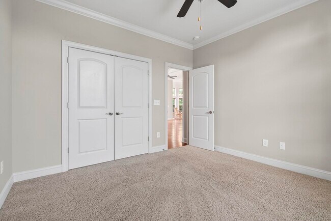 Building Photo - 9060 Abingdon Dr
