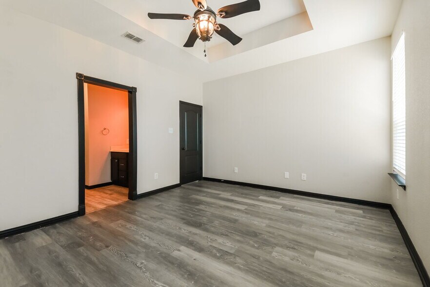 Building Photo - 9136 Benevolent Ct
