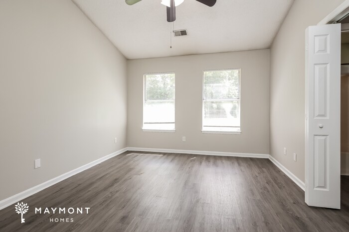 Building Photo - 249 Persimmon Cir