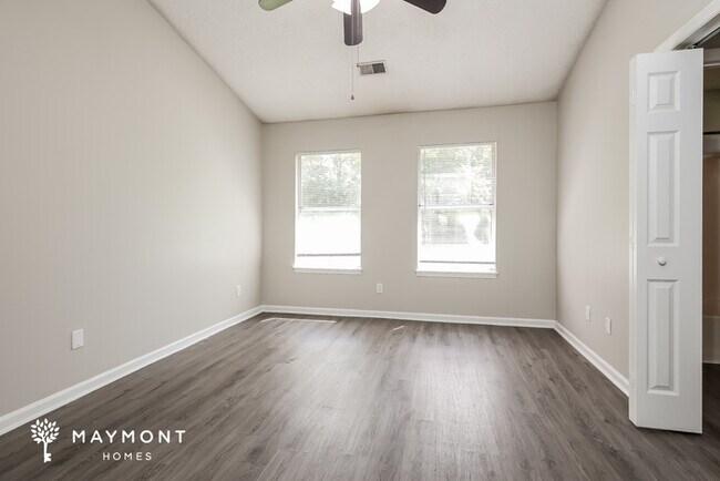 Building Photo - Charming 3-Bedroom Goose Creek Home with Sunroom
