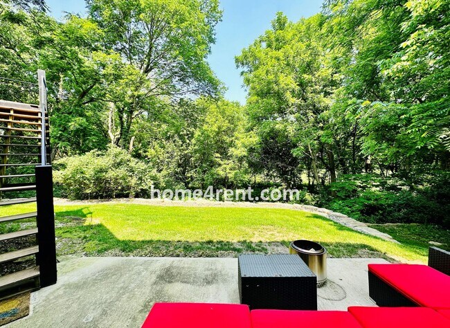 Building Photo - Beautiful Four Bedroom Home in a Quiet Nei...