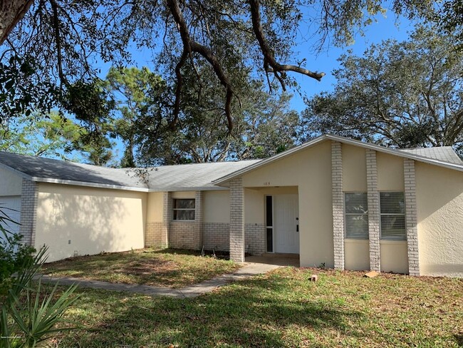 Primary Photo - 185 Cinnamon Lake Cir