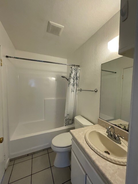shower / tub hallway bath - 101 E Olive Ave
