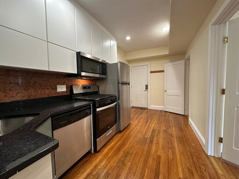 Building Photo - 55 Thatcher St