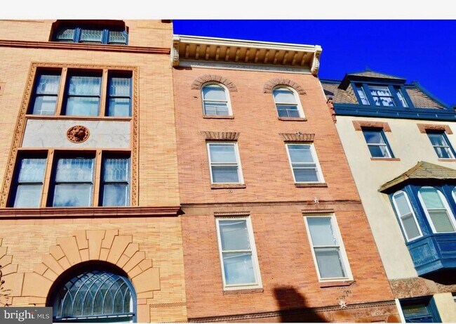 Building Photo - 1203 Locust St