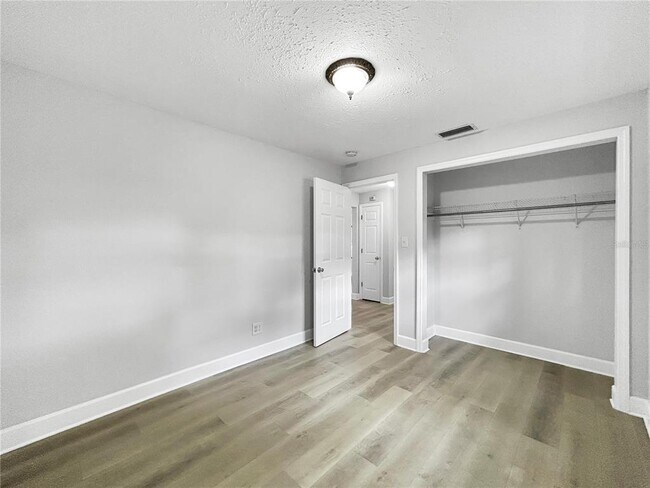 Building Photo - 2404 N Ramona Cir
