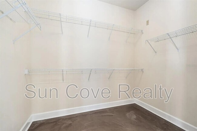 Building Photo - 113 S Packwood Ave