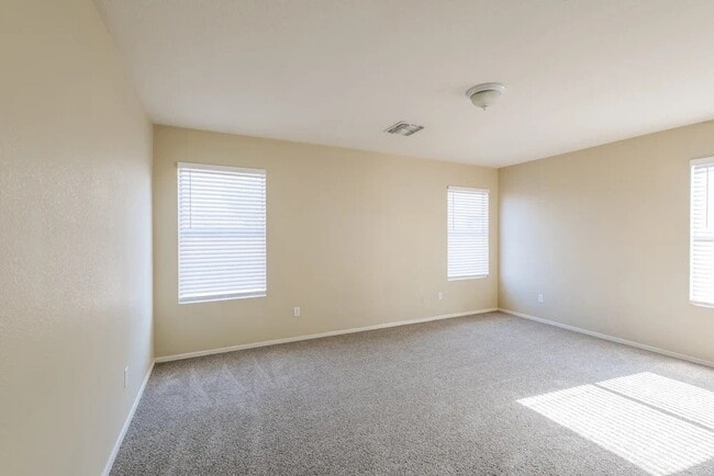 Building Photo - 113 E Beth Dr