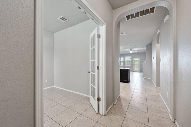 Building Photo - 374 Wincliff Dr