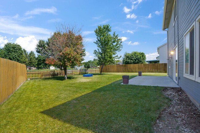 Building Photo - 4bd/2.5ba South Boise Home w/3-Car Garage!