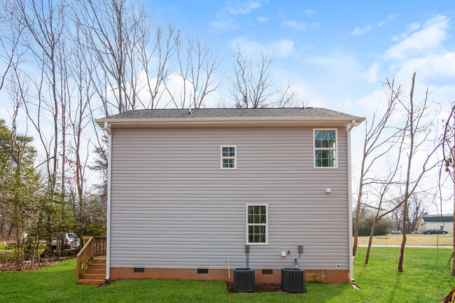 Building Photo - 1082 Redleaf Trail